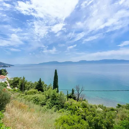 Gomila Πανσιόν 3*